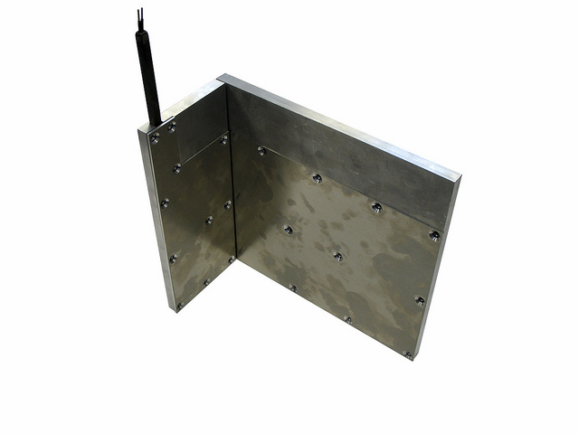 Aluminium plate with replaceable element and cover